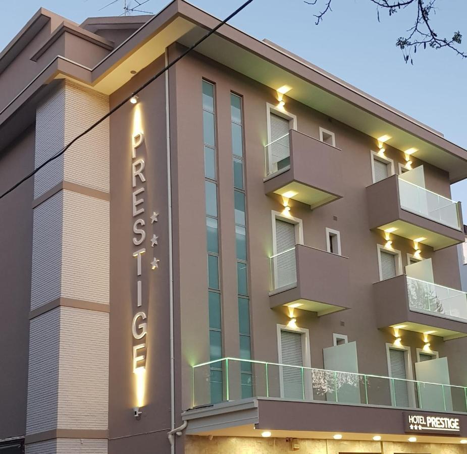 Hotel Prestige Римини Екстериор снимка