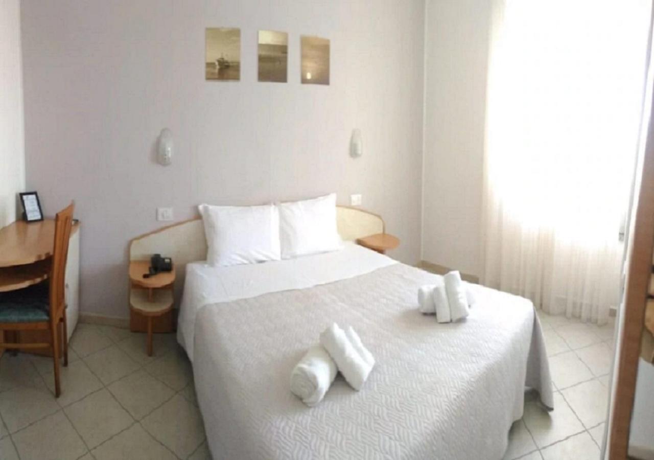 Hotel Prestige Римини Екстериор снимка